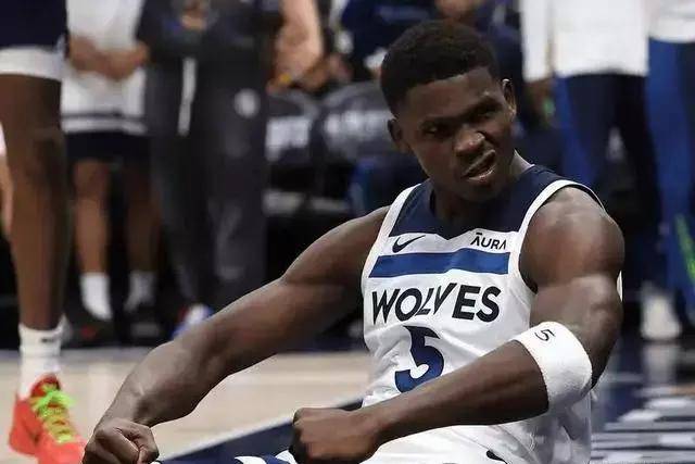 周琦21+17胡金秋伤退 广东再胜广厦总比分2-0